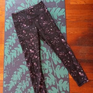 SOLD Floral feminine yoga leggings (with pockets)